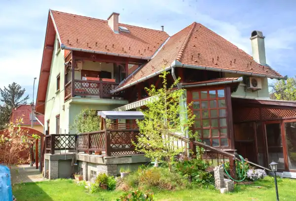 Eladó családi ház, Budapest, XV. kerület 5 szoba 249 m² 177 M Ft