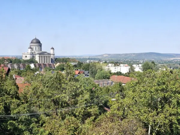 Eladó családi ház, Esztergom 7 szoba 244 m² 129.9 M Ft