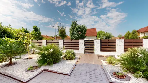 Eladó családi ház, Mosonmagyaróvár 8 szoba 255 m² 135.66 M Ft