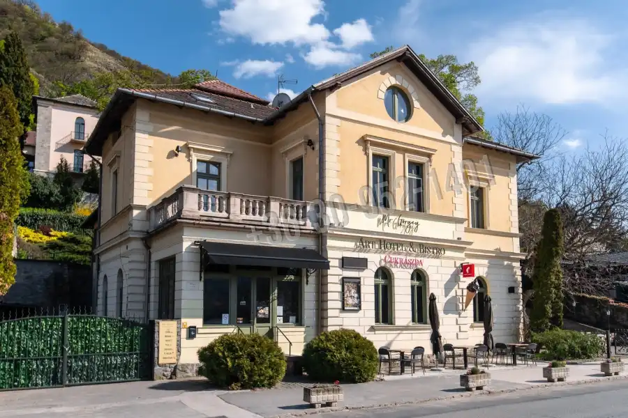 eladó hotel, szálloda, Visegrád