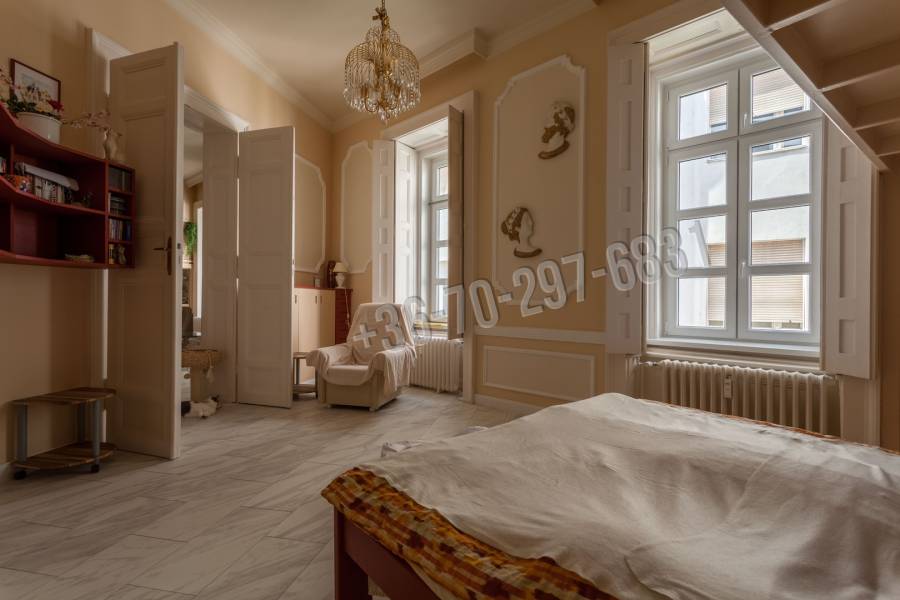 eladó újszerű téglalakás, Budapest, V. kerület