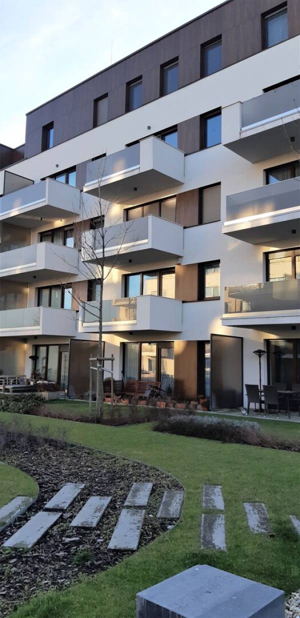 eladó újszerű téglalakás, Budapest, XI. kerület